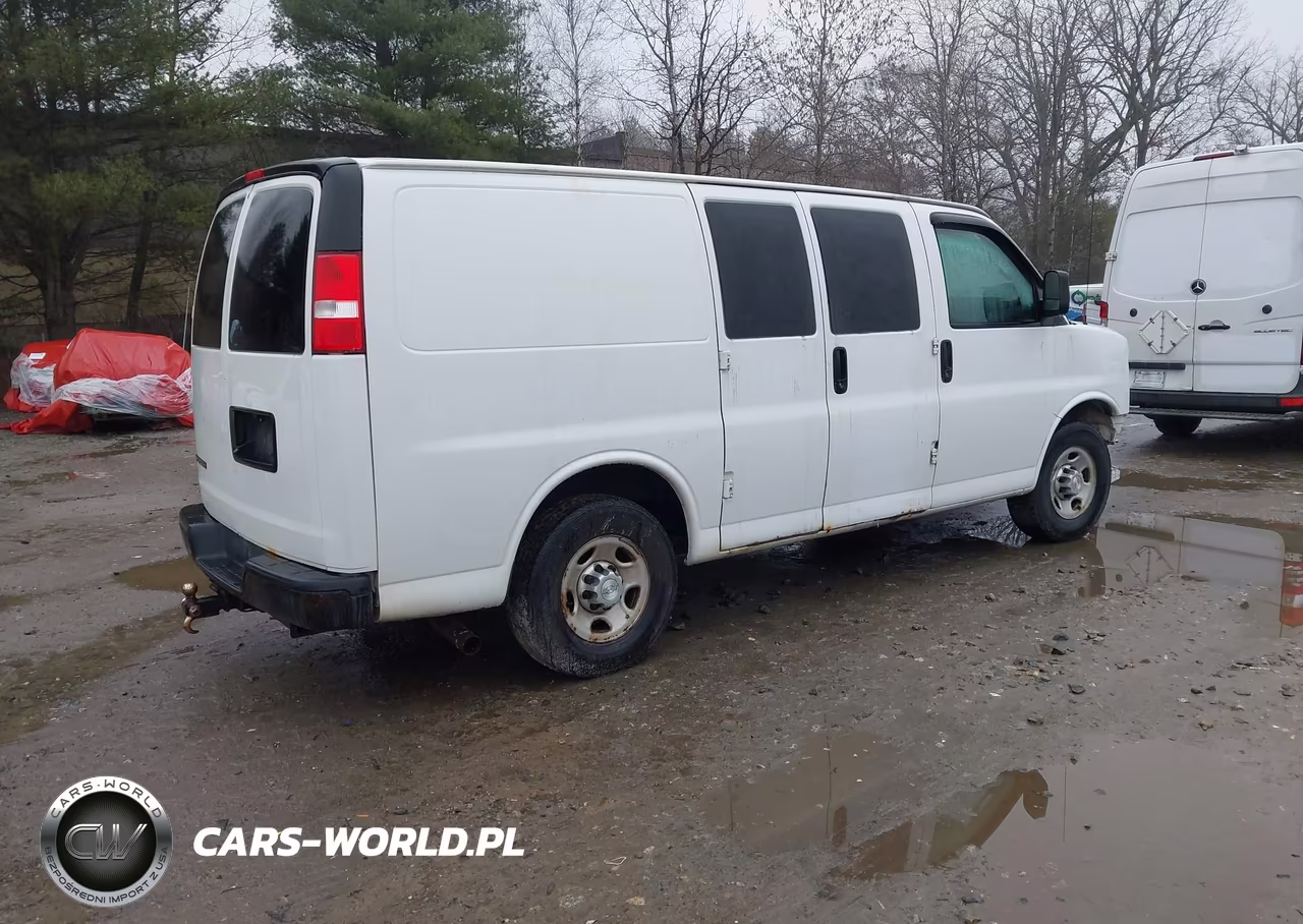 2017 Chevrolet Express 3500 Work Van VIN:1GCZGGFG9H1184165 - 4