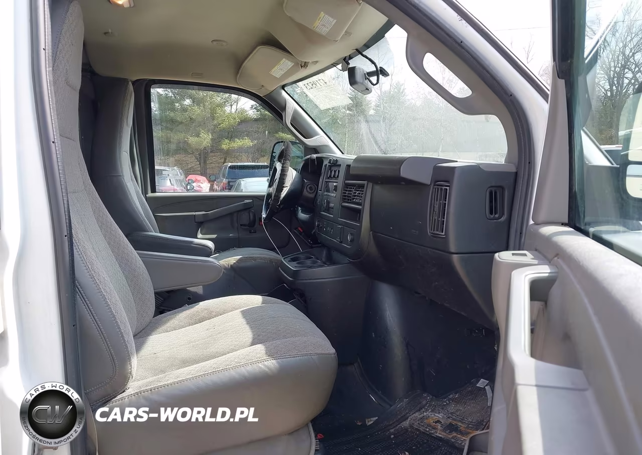 2017 Chevrolet Express 3500 Work Van VIN:1GCZGGFG9H1184165 - 5