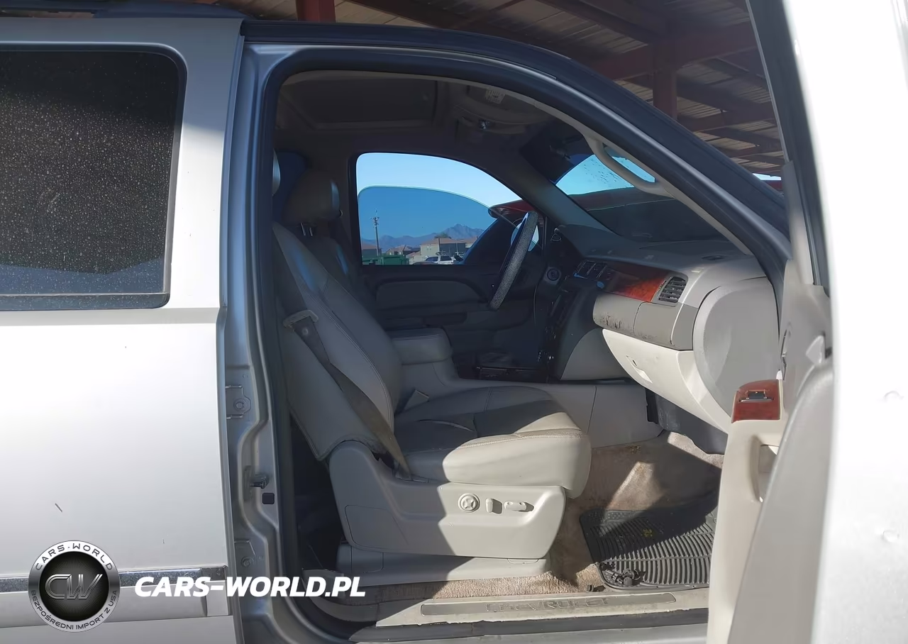 2010 Chevrolet Tahoe Ltz VIN:1GNUCCE04AR223276 - 5