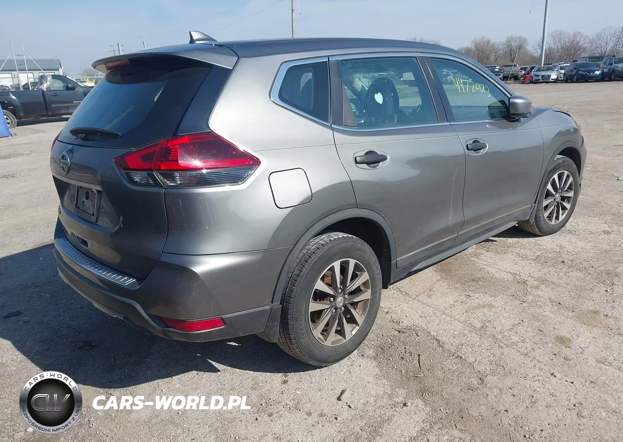 2018 Nissan Rogue S VIN:KNMAT2MT3JP576749 - 4