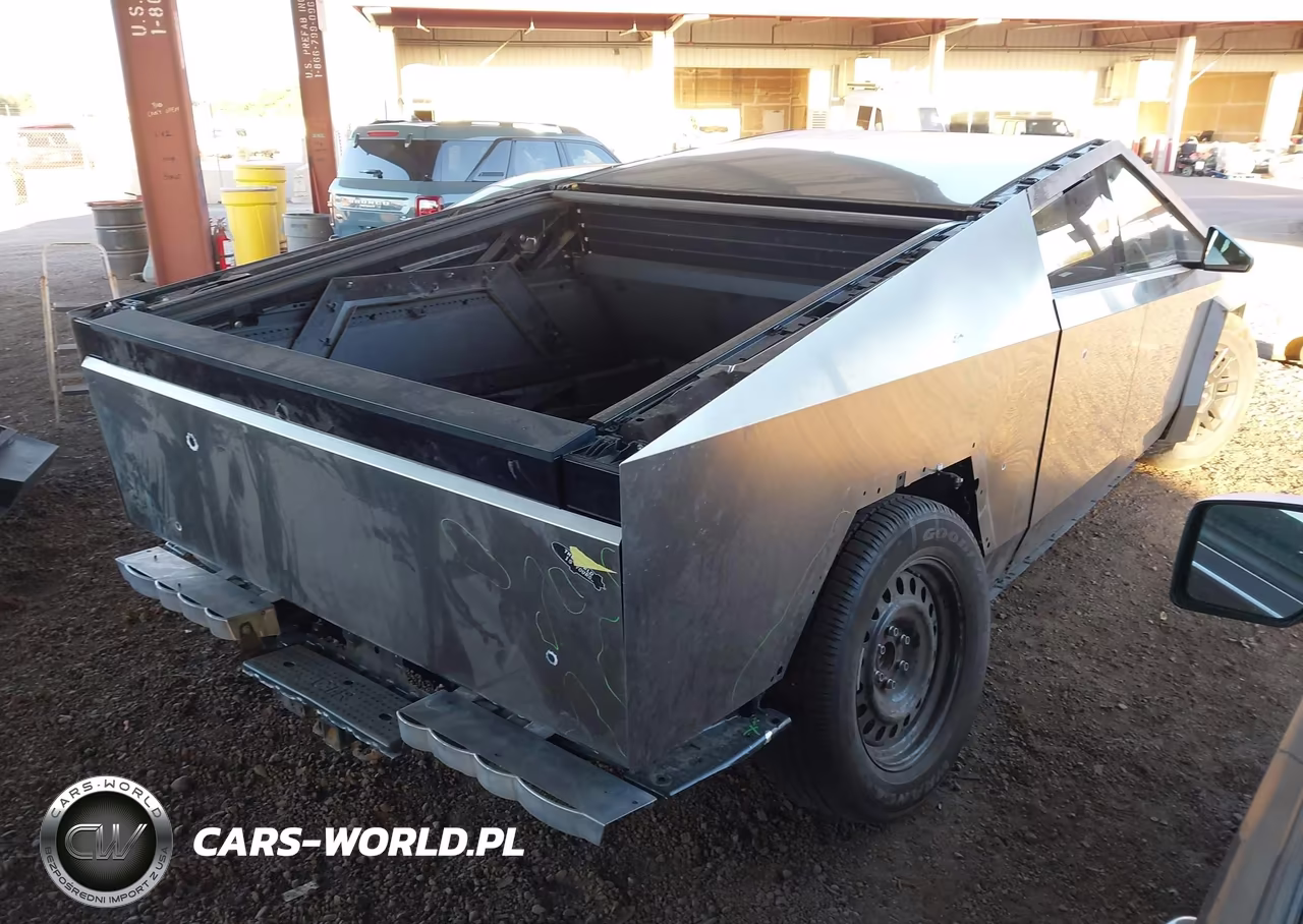 2025 Tesla Cybertruck All-Wheel Drive VIN:7G2CEHED2SA073216 - 4