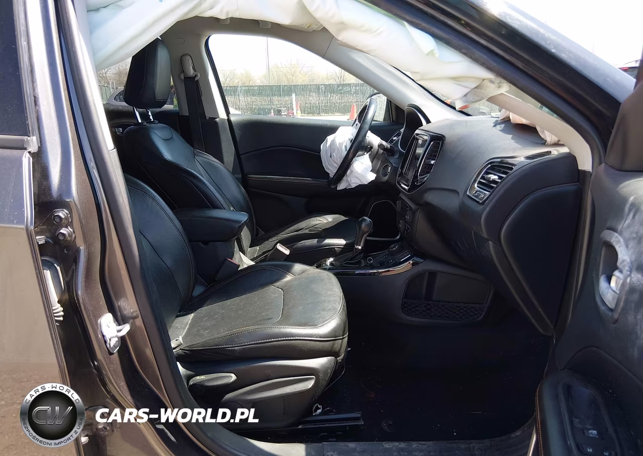 2018 Jeep Compass Limited 4X4 VIN:3C4NJDCB6JT255893 - 5