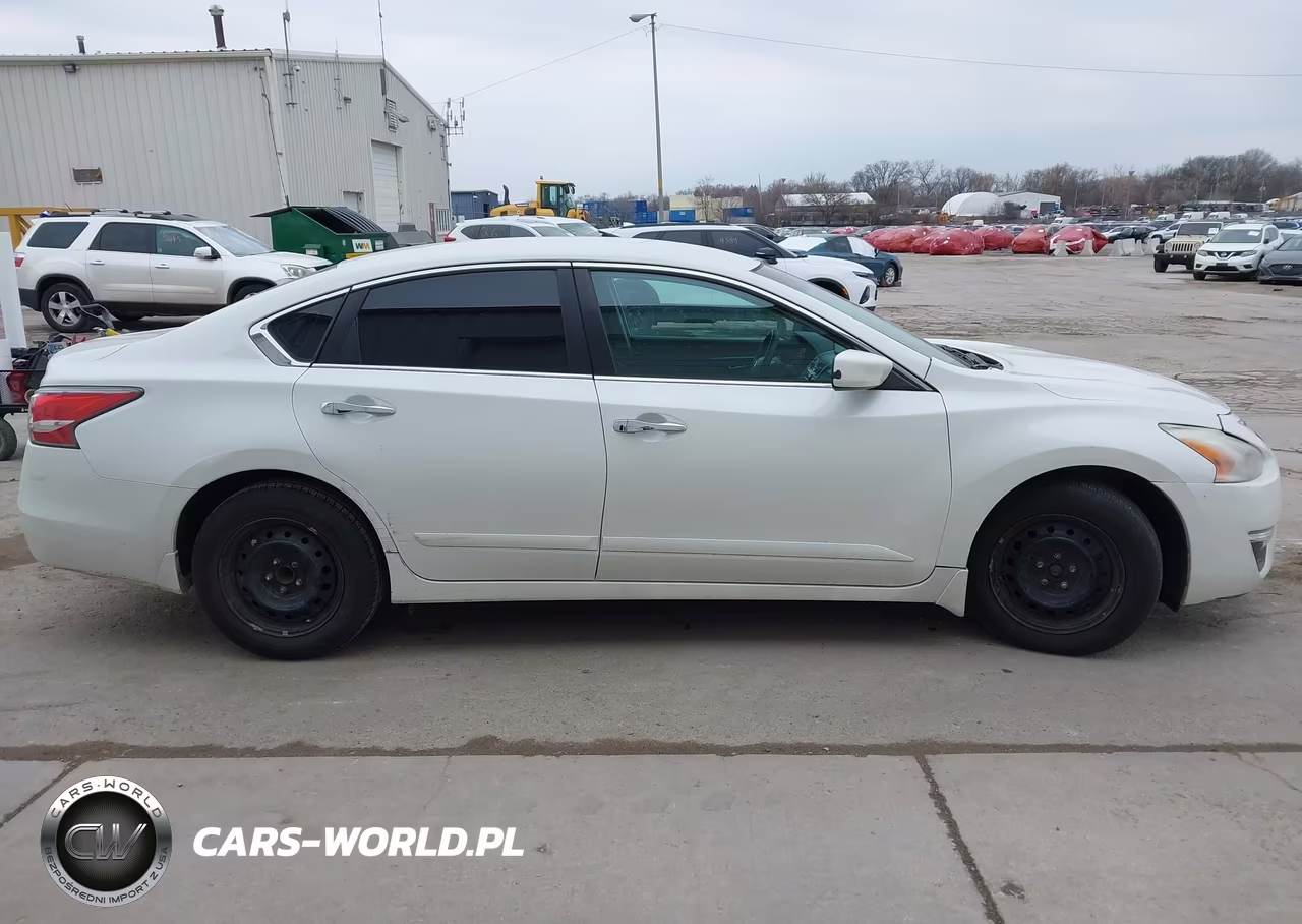 2015 Nissan Altima 2.5 S VIN:1N4AL3AP7FN915096 - 12