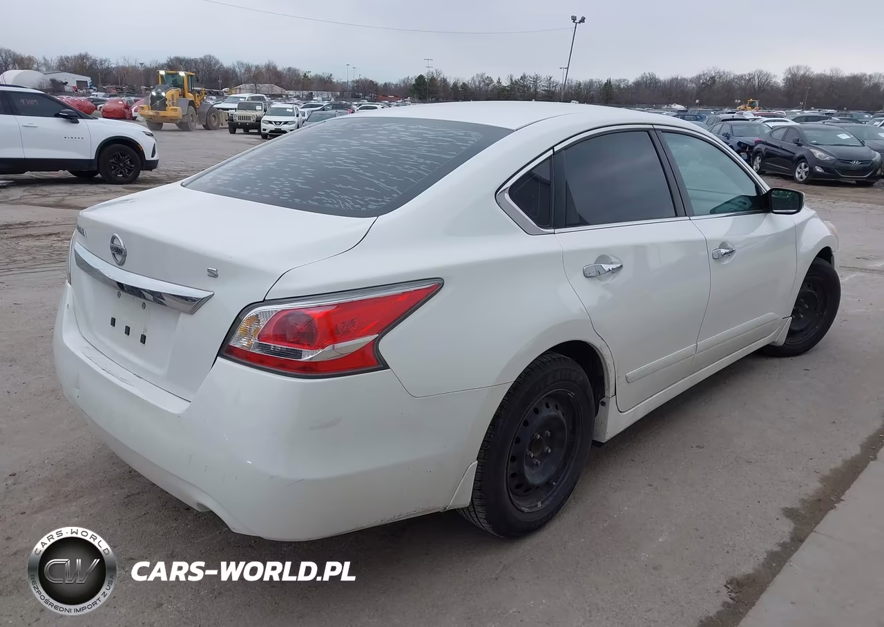 2015 Nissan Altima 2.5 S VIN:1N4AL3AP7FN915096 - 4