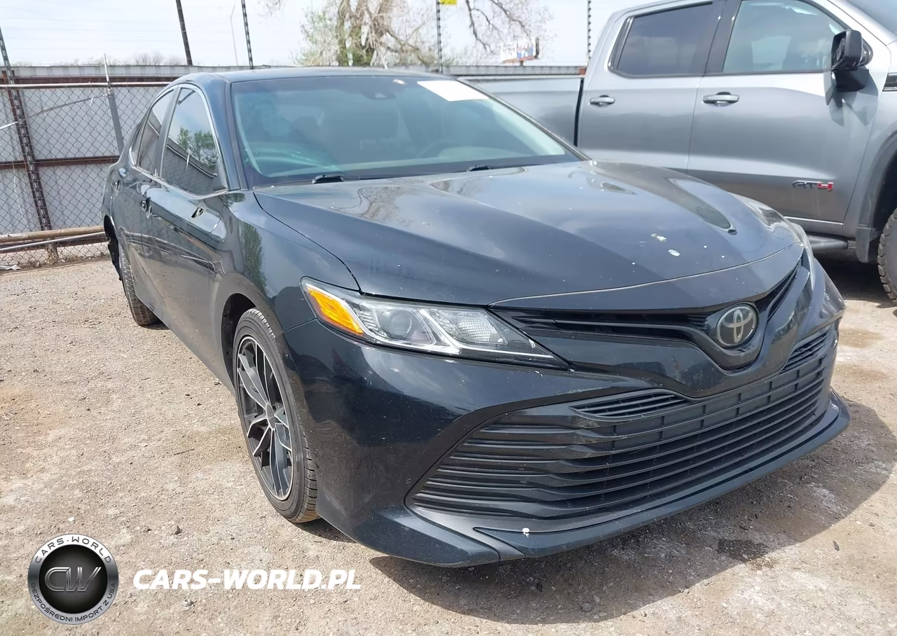 2018 Toyota Camry Le – zdjęcie 1 z 18
