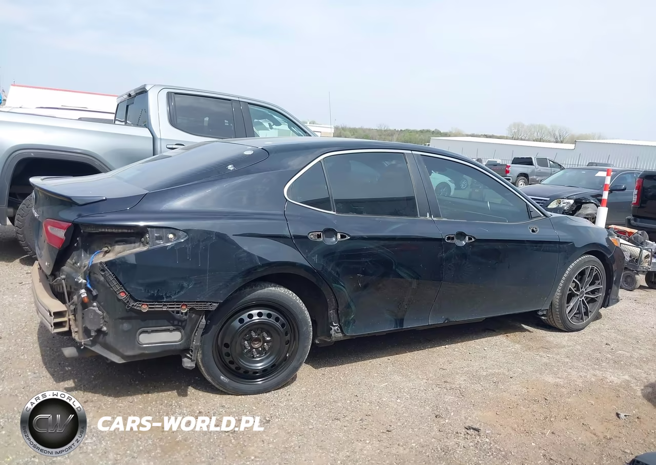 2018 Toyota Camry Le VIN:4T1B11HK2JU611252 - 14