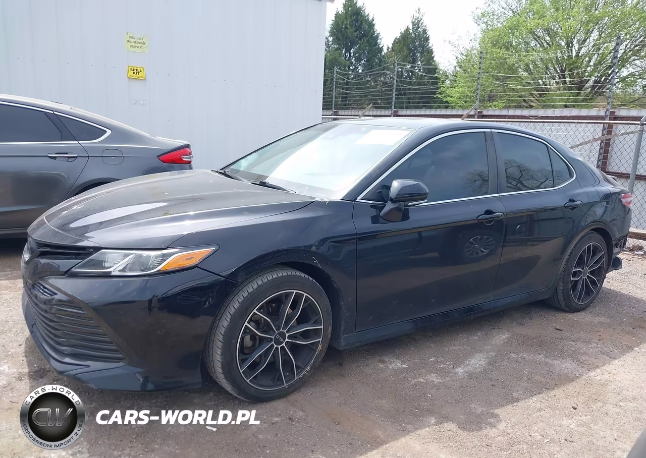 2018 Toyota Camry Le VIN:4T1B11HK2JU611252 - 15