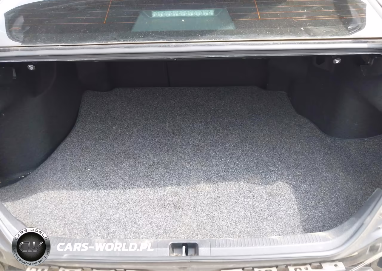 2018 Toyota Camry Le VIN:4T1B11HK2JU611252 - 18