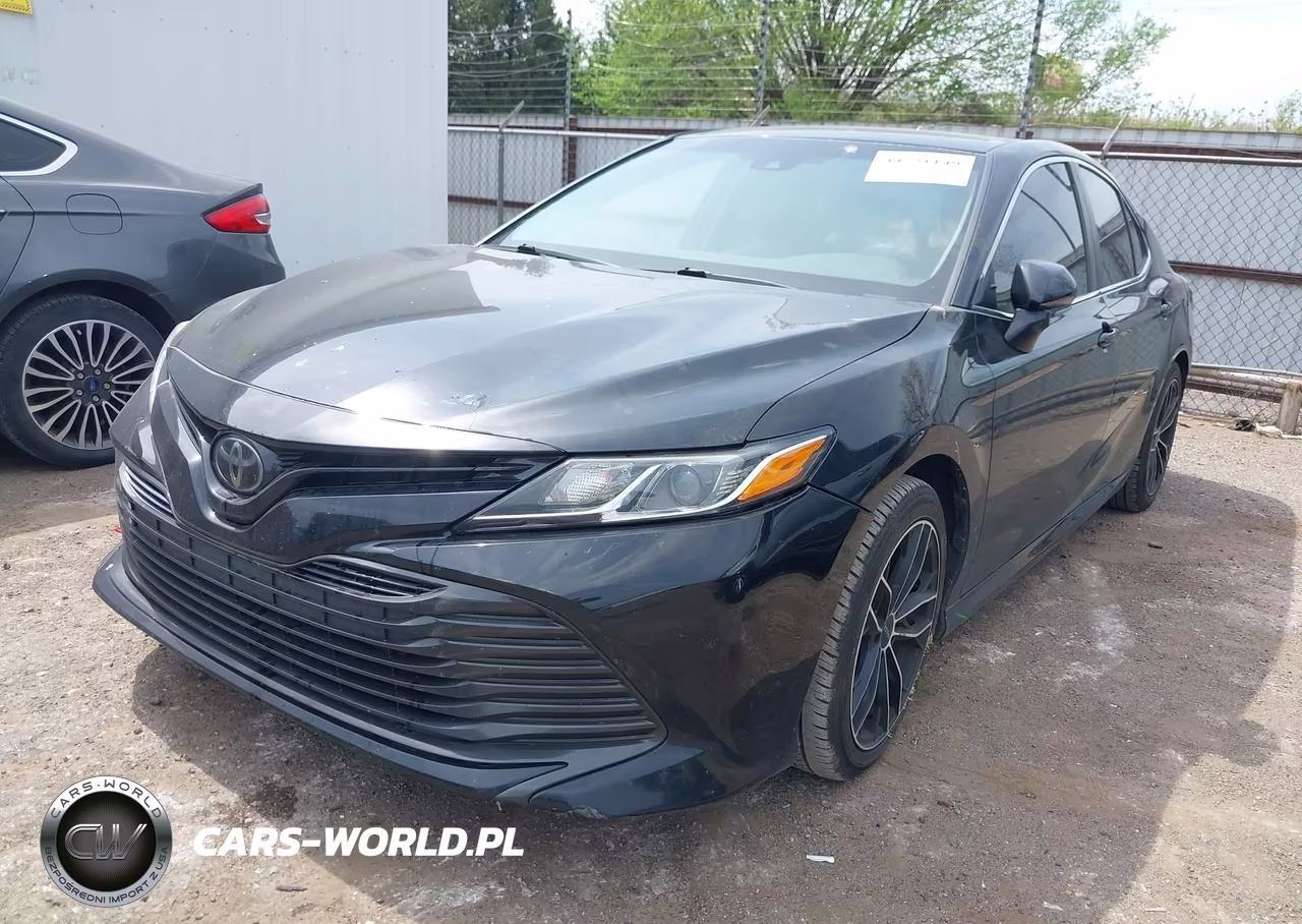 2018 Toyota Camry Le VIN:4T1B11HK2JU611252 - 2