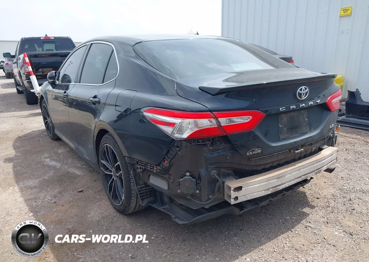 2018 Toyota Camry Le VIN:4T1B11HK2JU611252 - 3