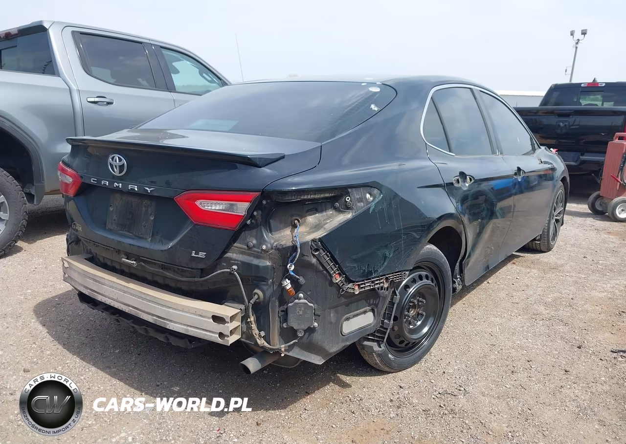 2018 Toyota Camry Le VIN:4T1B11HK2JU611252 - 4