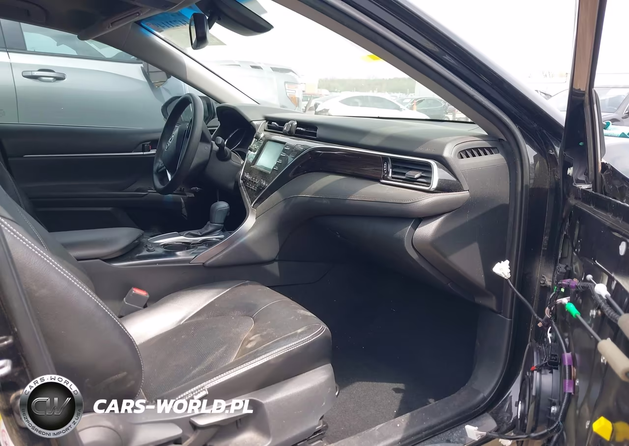 2018 Toyota Camry Le VIN:4T1B11HK2JU611252 - 5