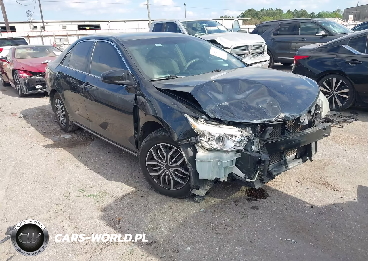 2012 Toyota Camry Le – zdjęcie 1 z 15