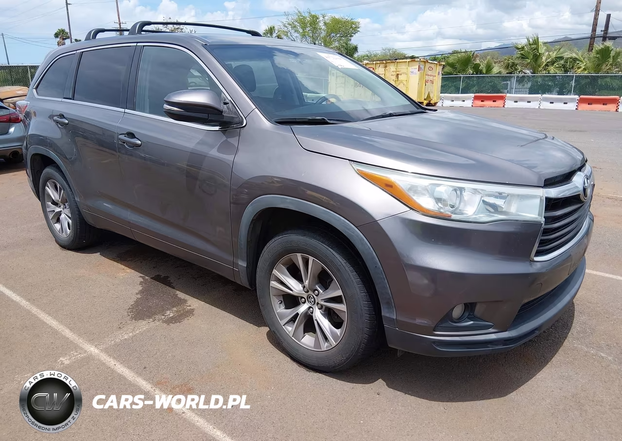 2016 Toyota Highlander Le V6 – zdjęcie 1 z 12