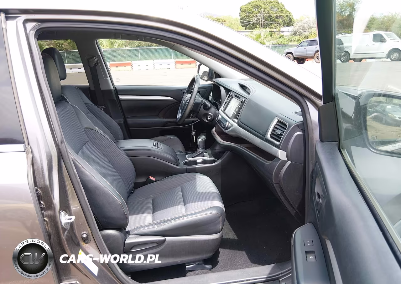 2016 Toyota Highlander Le V6 VIN:5TDZKRFH0GS161345 - 5