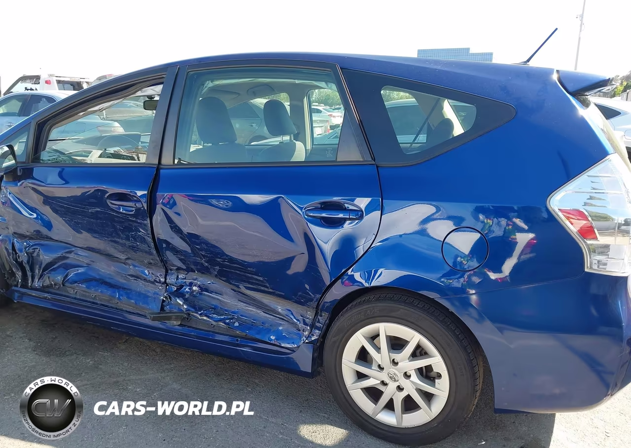2013 Toyota Prius V Three VIN:JTDZN3EU5D3196544 - 6