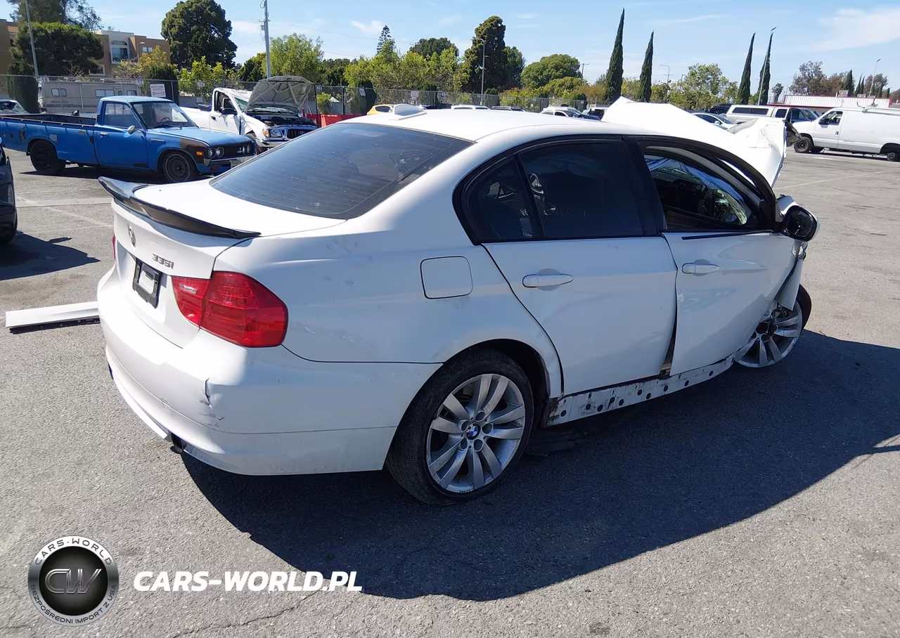 2011 BMW 335I xDrive VIN:WBAPL5G59BNN22164 - 4