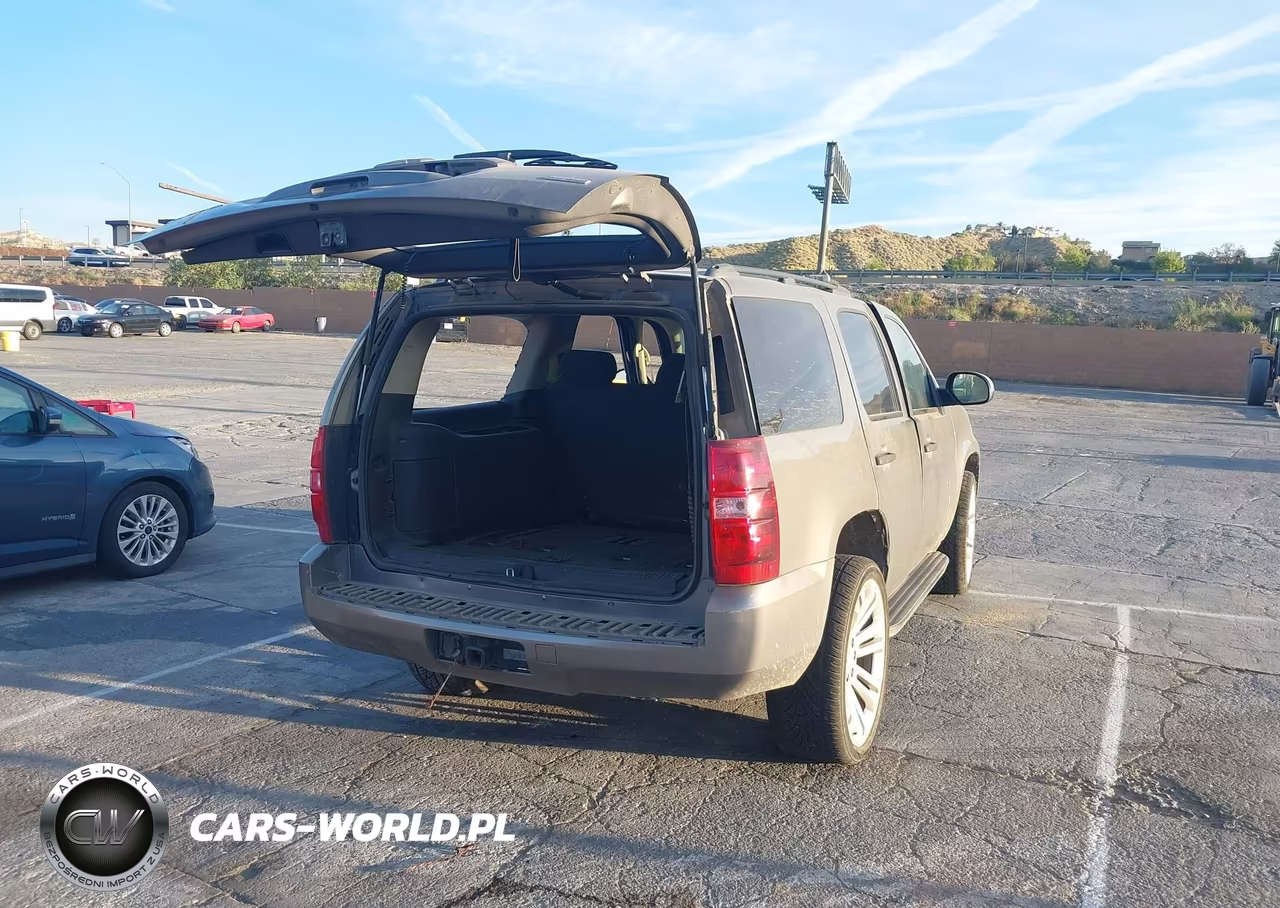 2007 Chevrolet Tahoe Ls VIN:1GNFC13097J404753 - 4