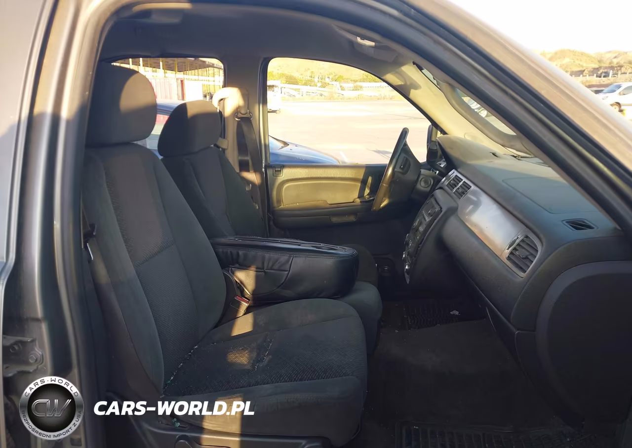 2007 Chevrolet Tahoe Ls VIN:1GNFC13097J404753 - 5