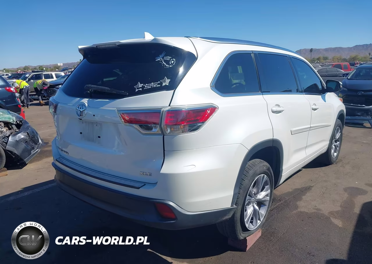 2015 Toyota Highlander Xle V6 VIN:5TDKKRFH8FS113222 - 4