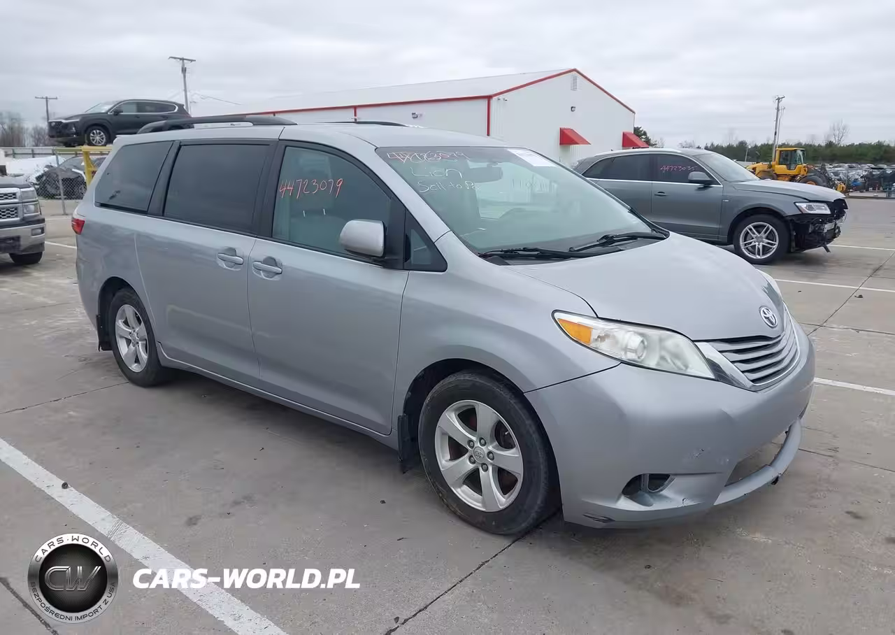 2016 Toyota Sienna Le 8 Passenger