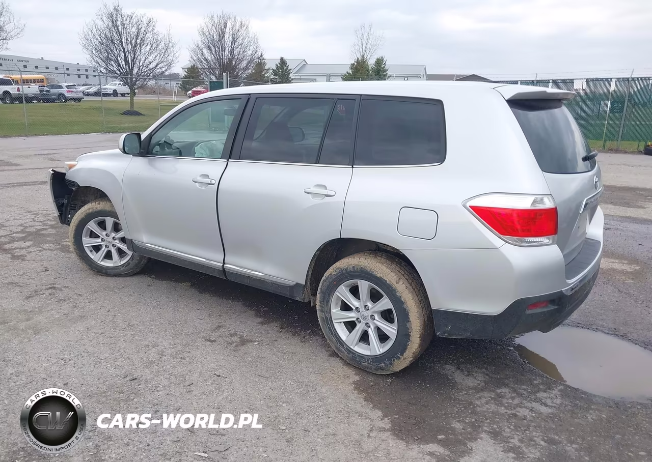 2013 Toyota Highlander Base V6 VIN:5TDBK3EH3DS253691 - 3