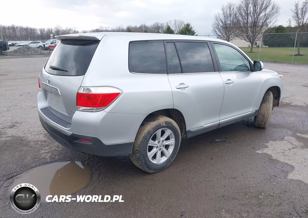 2013 Toyota Highlander Base V6 VIN:5TDBK3EH3DS253691 - 4