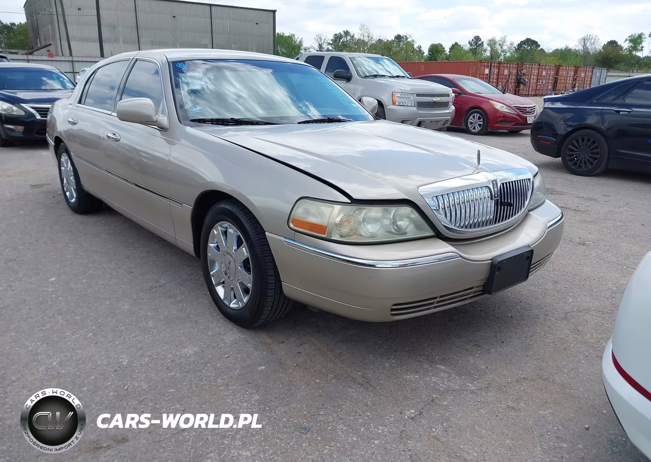 2005 Lincoln Town Car Signature