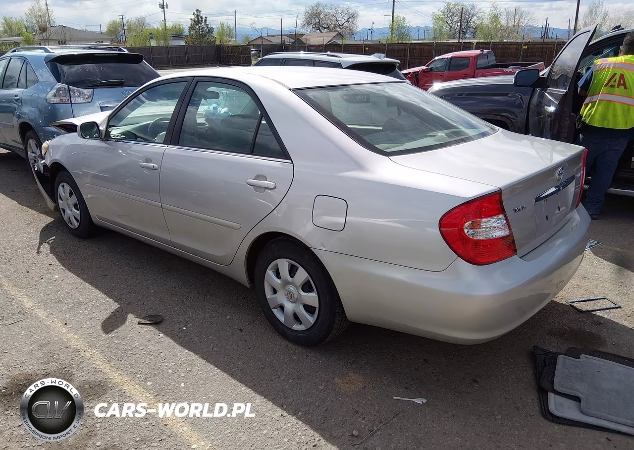 2002 Toyota Camry Le VIN:4T1BE32K02U620042 - 3