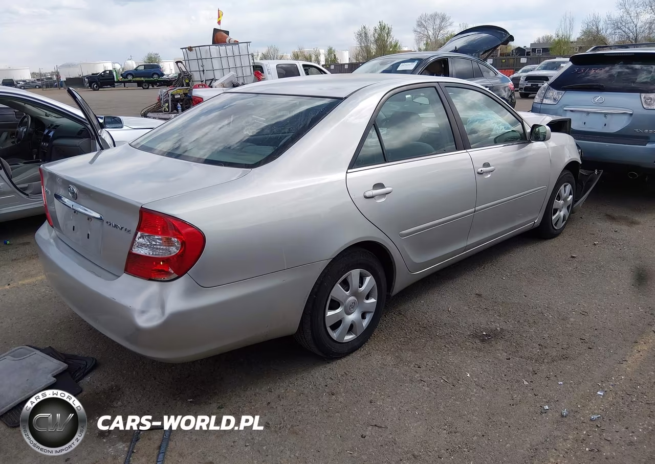 2002 Toyota Camry Le VIN:4T1BE32K02U620042 - 4