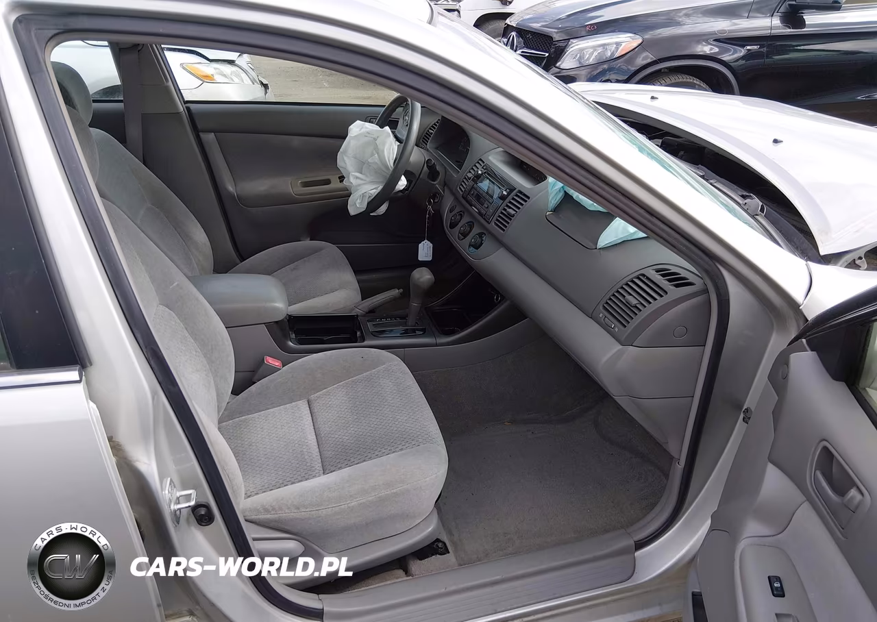 2002 Toyota Camry Le VIN:4T1BE32K02U620042 - 5
