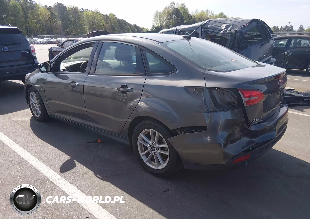 2018 Ford Focus Se VIN:1FADP3FE2JL275506 - 3