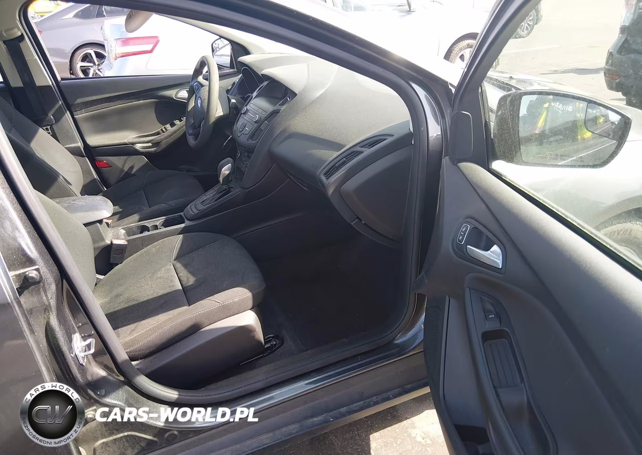 2018 Ford Focus Se VIN:1FADP3FE2JL275506 - 5