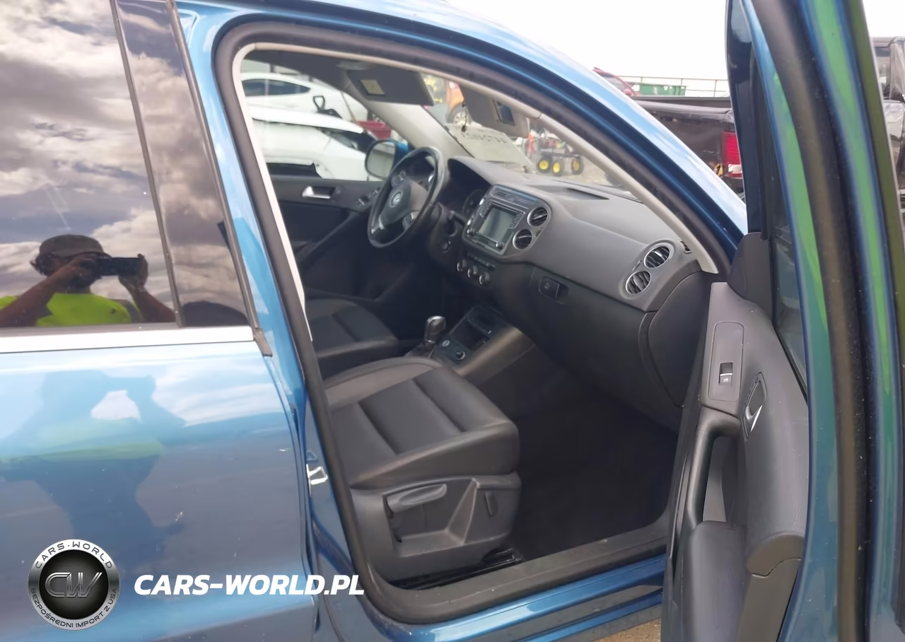 2017 Volkswagen Tiguan 2.0T Wolfsburg Edition VIN:WVGSV7AX7HK035063 - 5