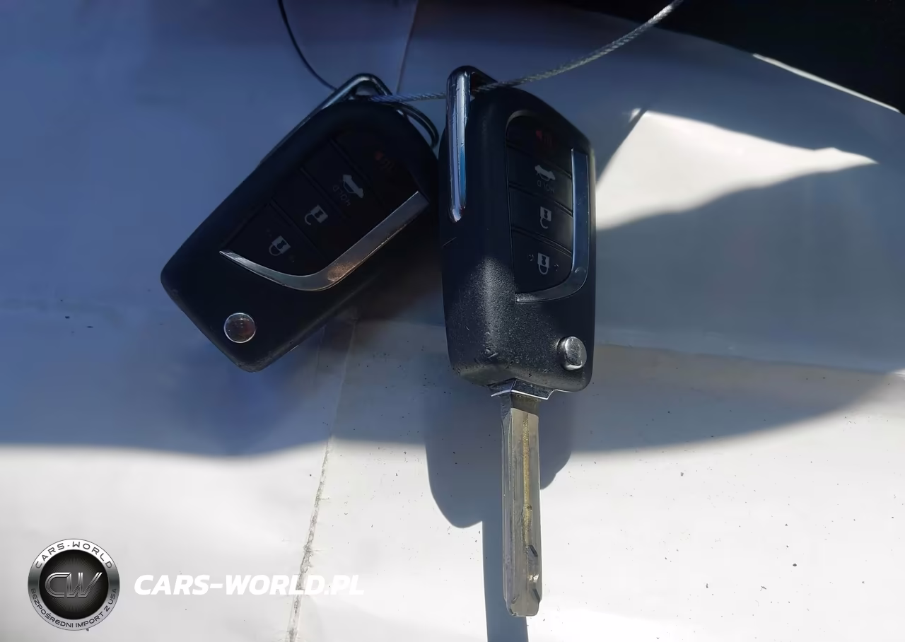 2018 Toyota Camry L VIN:4T1B11HK2JU052284 - 11