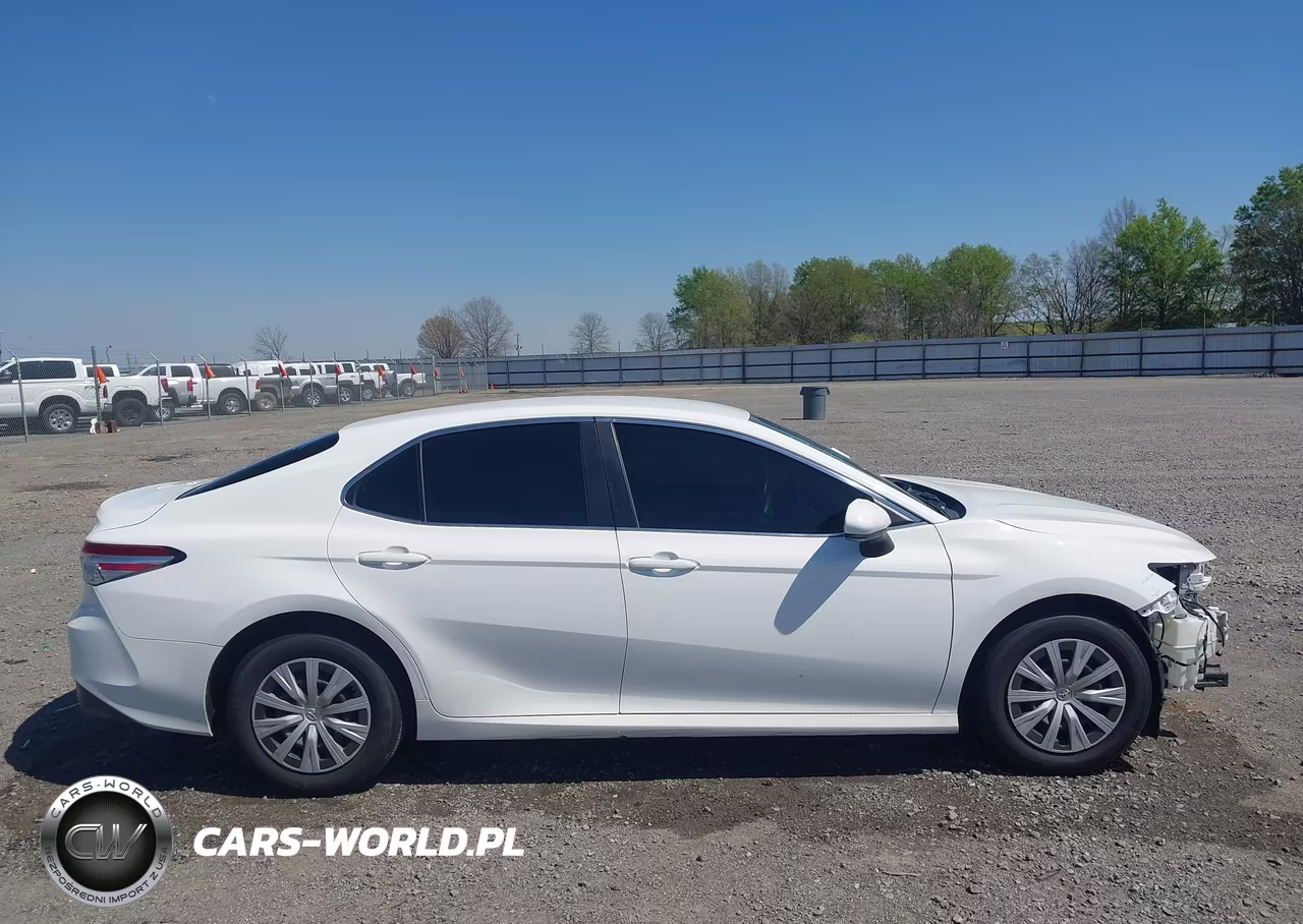 2018 Toyota Camry L VIN:4T1B11HK2JU052284 - 14