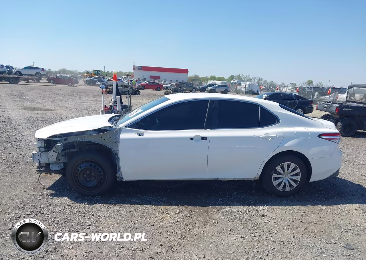 2018 Toyota Camry L VIN:4T1B11HK2JU052284 - 15