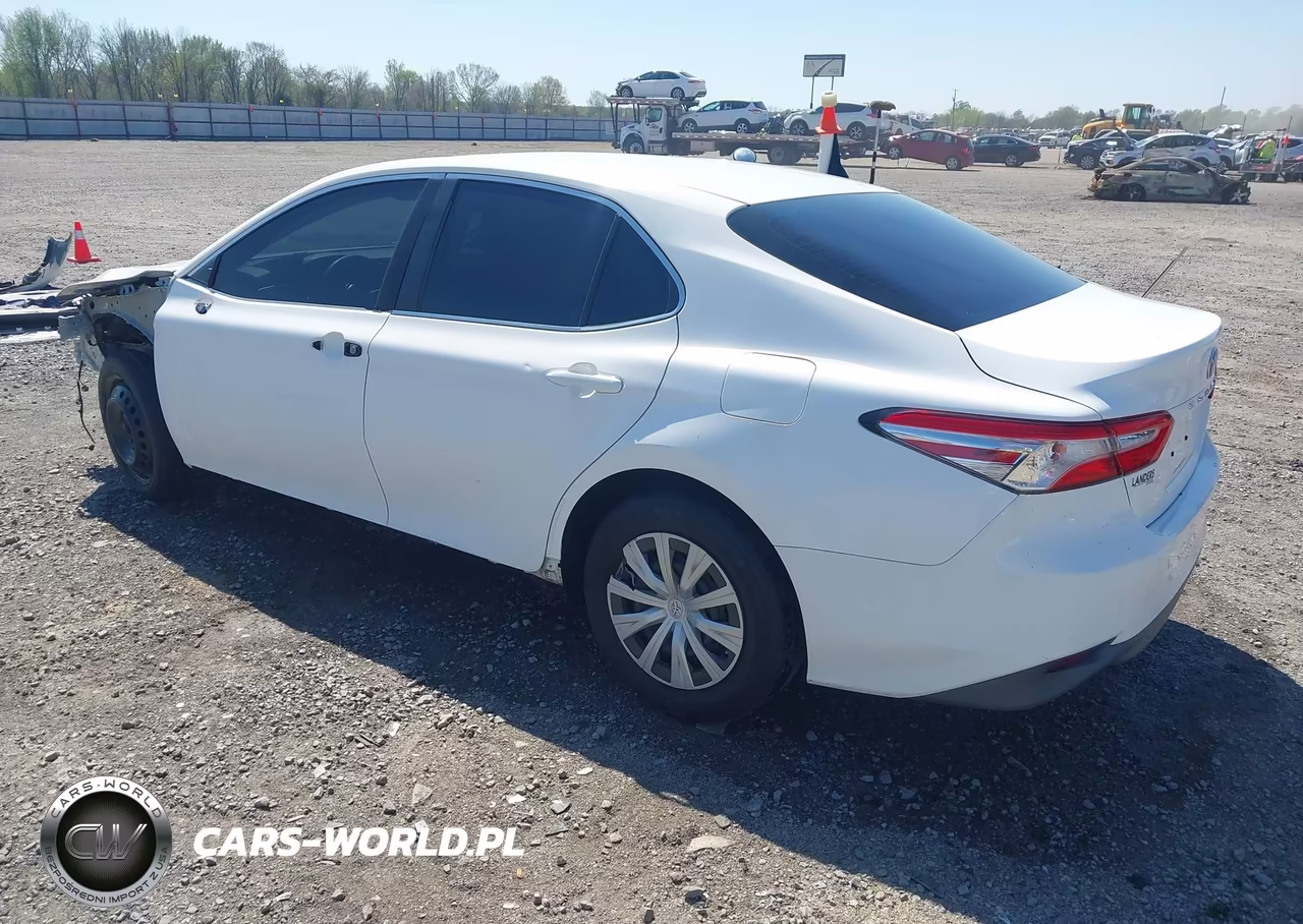 2018 Toyota Camry L VIN:4T1B11HK2JU052284 - 3