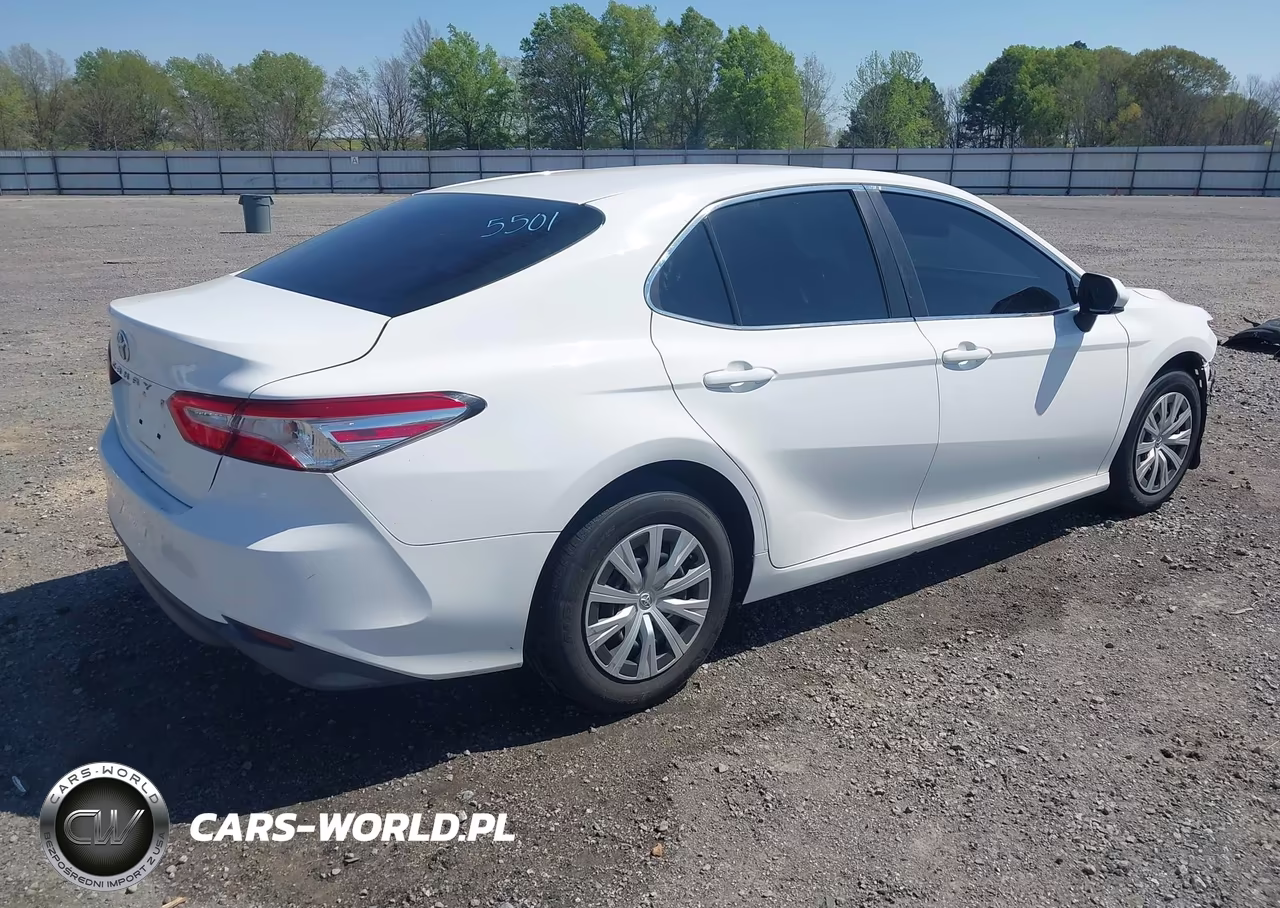 2018 Toyota Camry L VIN:4T1B11HK2JU052284 - 4