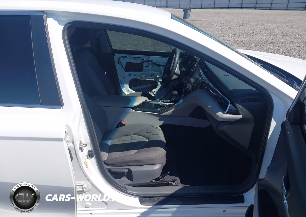 2018 Toyota Camry L VIN:4T1B11HK2JU052284 - 5