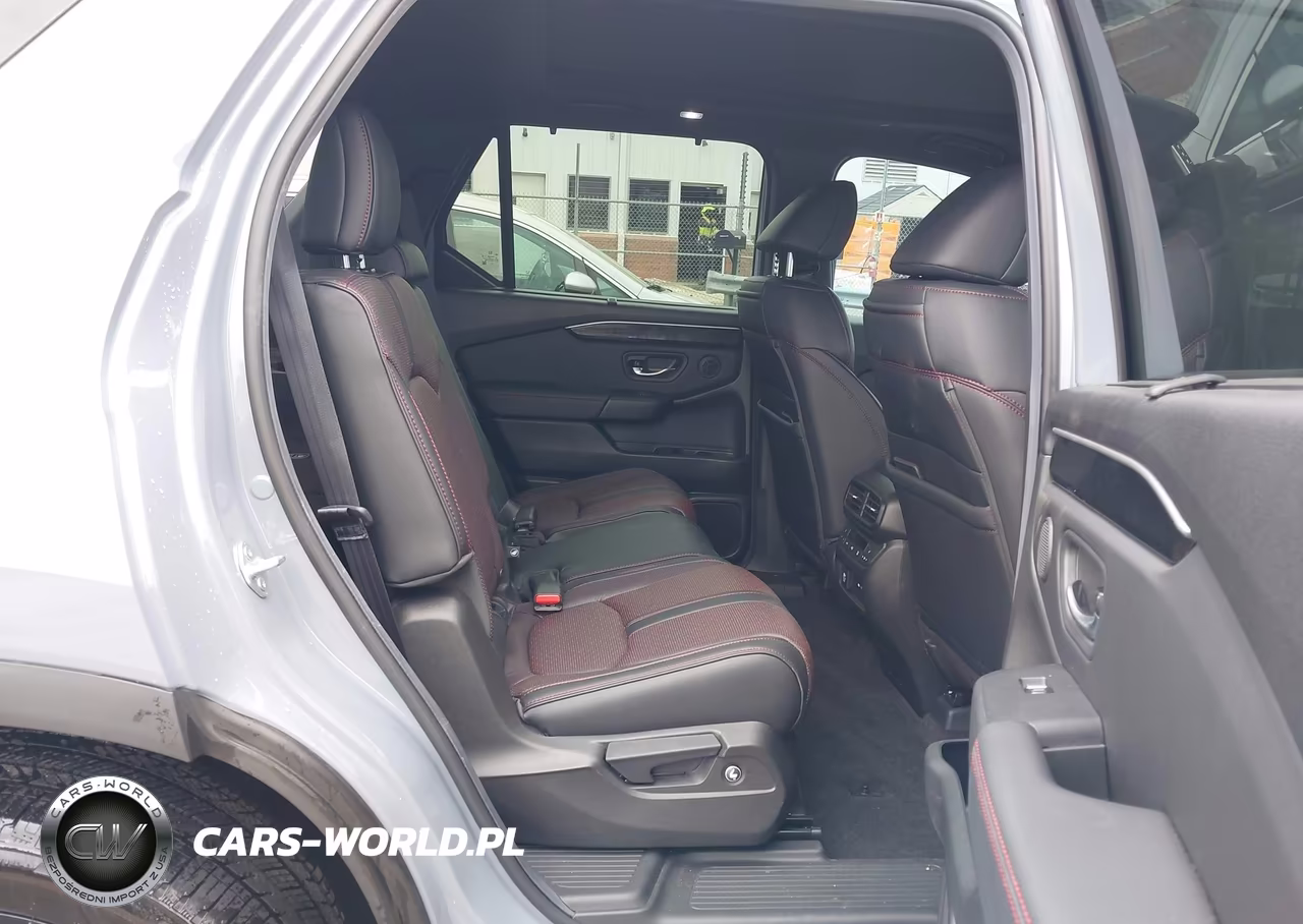 2025 Honda Pilot Black Edition VIN:5FNYG1H94SB124493 - 8