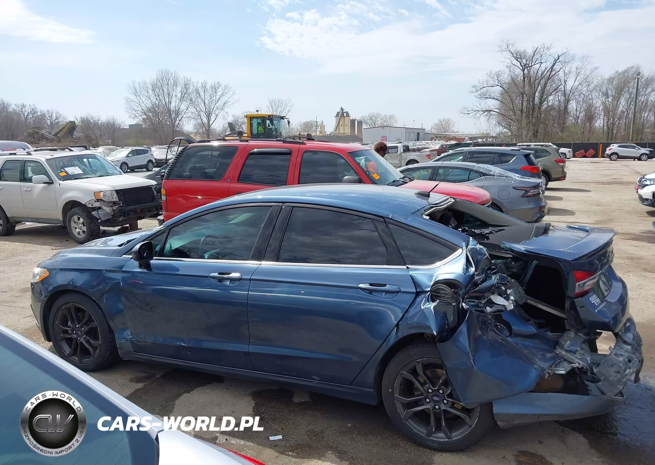2018 Ford Fusion S VIN:3FA6P0G76JR256871 - 14