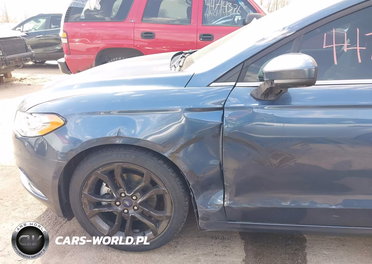 2018 Ford Fusion S VIN:3FA6P0G76JR256871 - 19