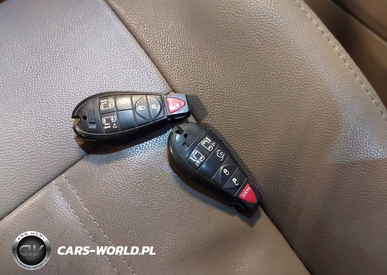 2016 Chrysler Town & Country Touring VIN:2C4RC1BG2GR291017 - 11