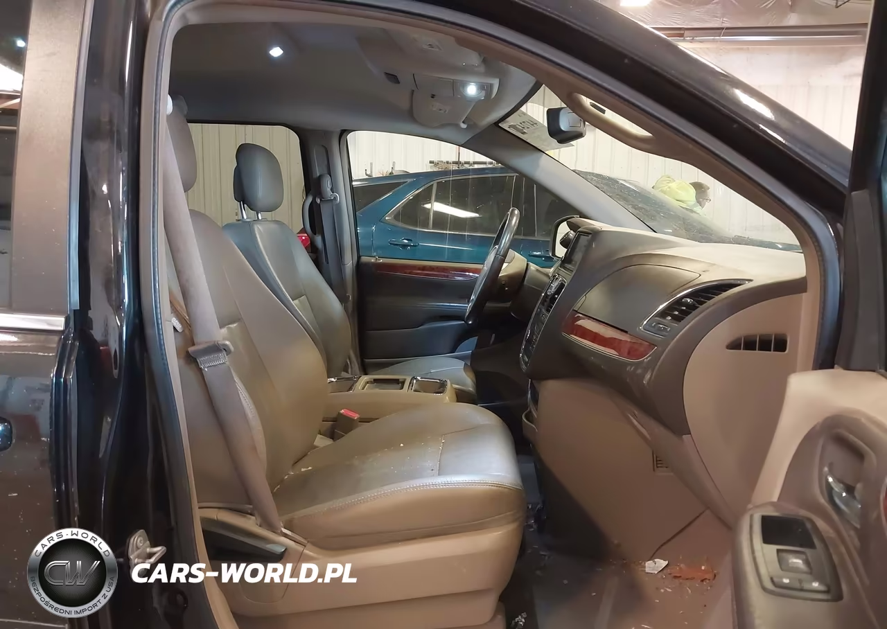 2016 Chrysler Town & Country Touring VIN:2C4RC1BG2GR291017 - 5