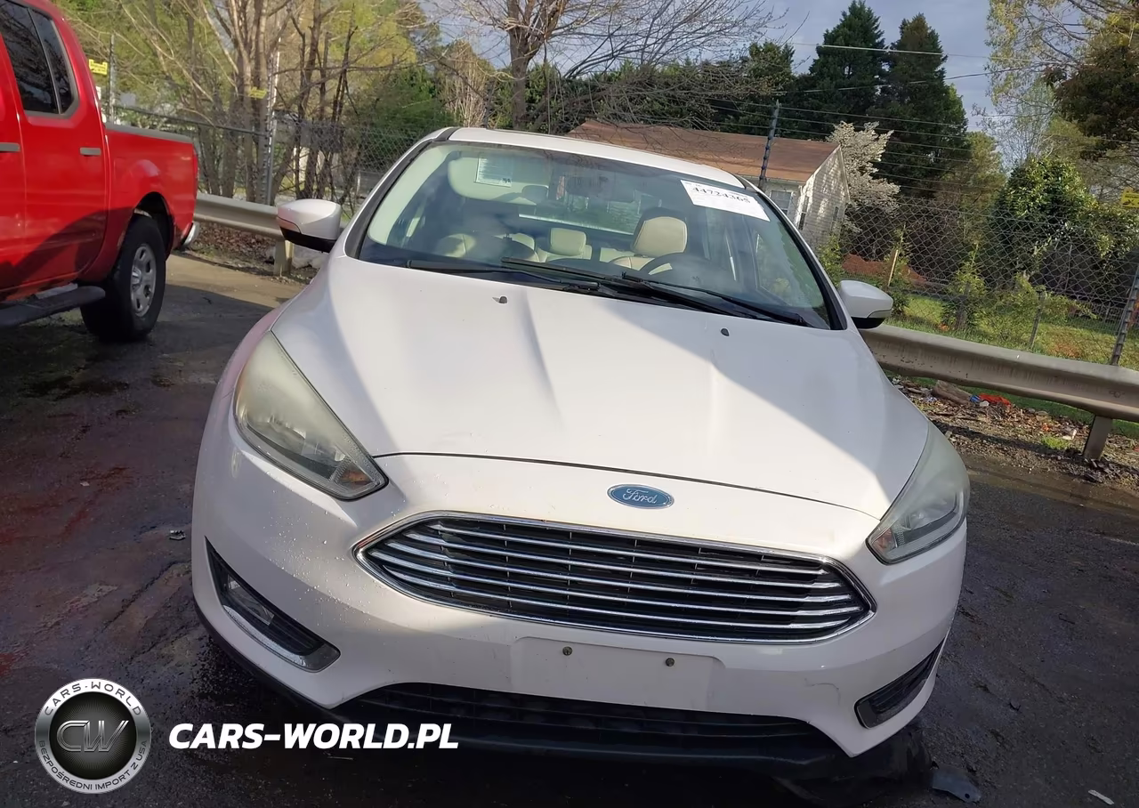 2015 Ford Focus Titanium VIN:1FADP3J26FL200585 - 12
