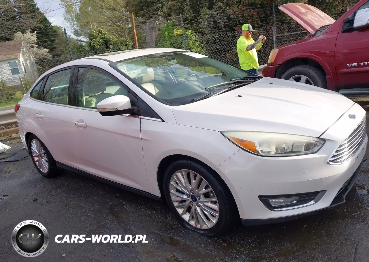2015 Ford Focus Titanium VIN:1FADP3J26FL200585 - 13