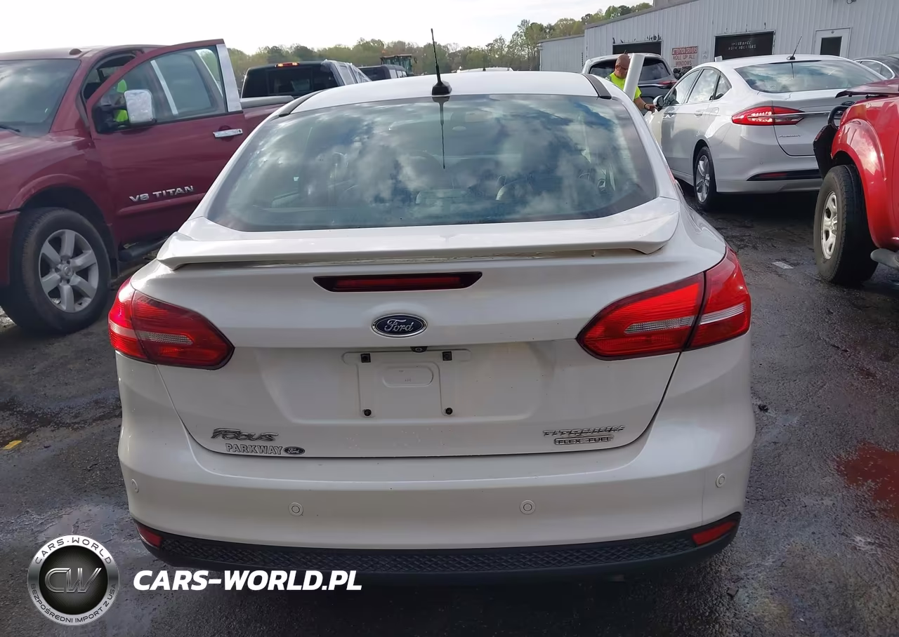 2015 Ford Focus Titanium VIN:1FADP3J26FL200585 - 16