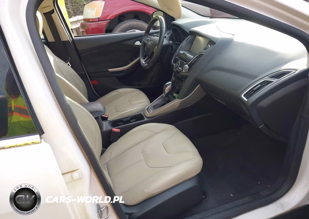 2015 Ford Focus Titanium VIN:1FADP3J26FL200585 - 5