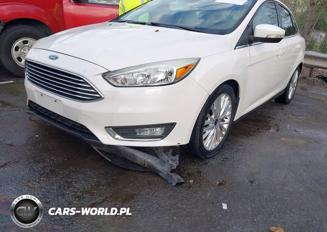 2015 Ford Focus Titanium VIN:1FADP3J26FL200585 - 6